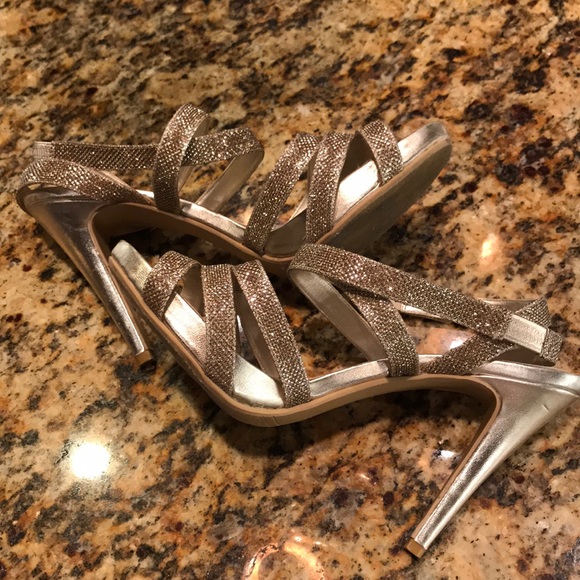 Glint ‘Desi” Platform Sandal - Picture 5 of 8